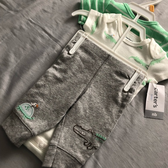 NWT Brand New Carter’s Newborn 3pc Set - Picture 2 of 4
